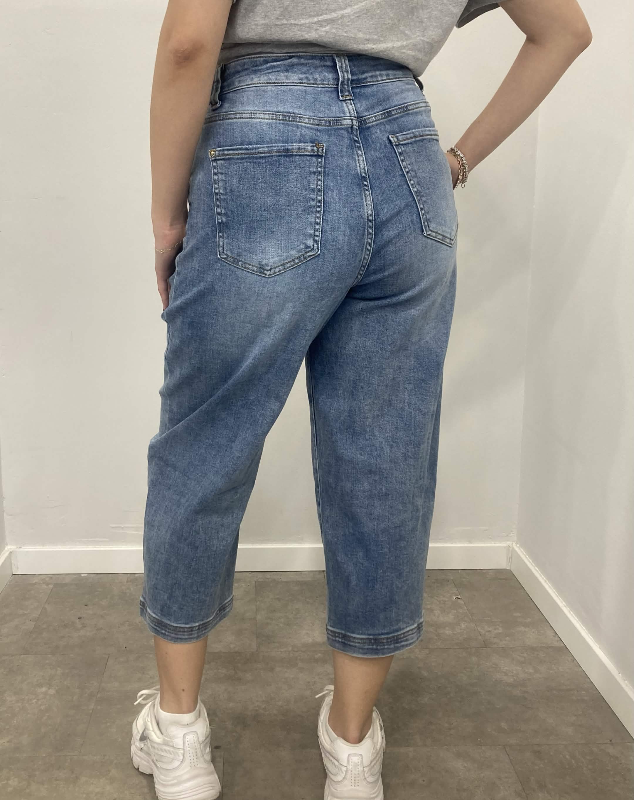 Μπλε κάπρι φαρδύ jean
