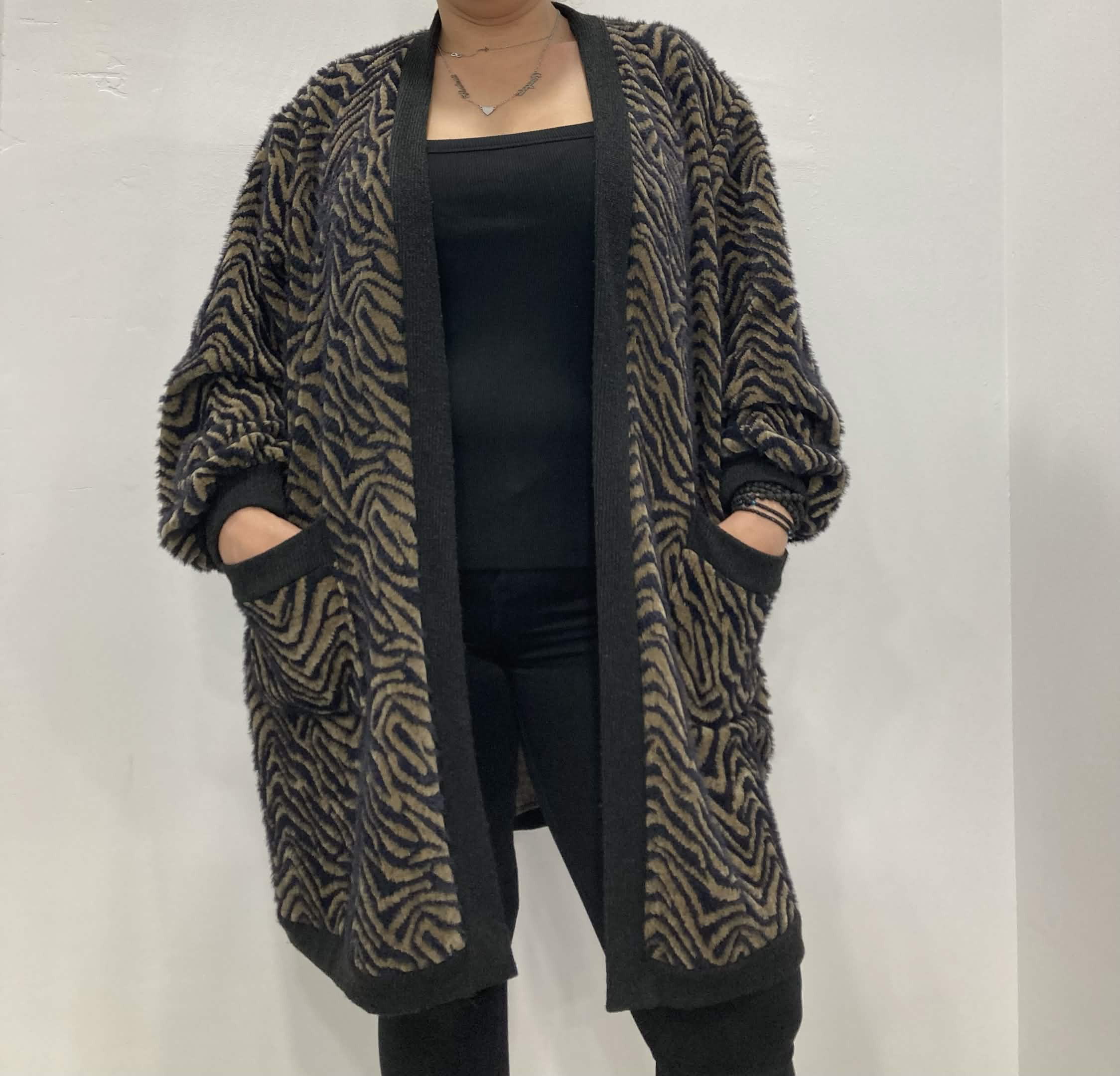 Long-sleeved cardigan with thick knit and zebra print