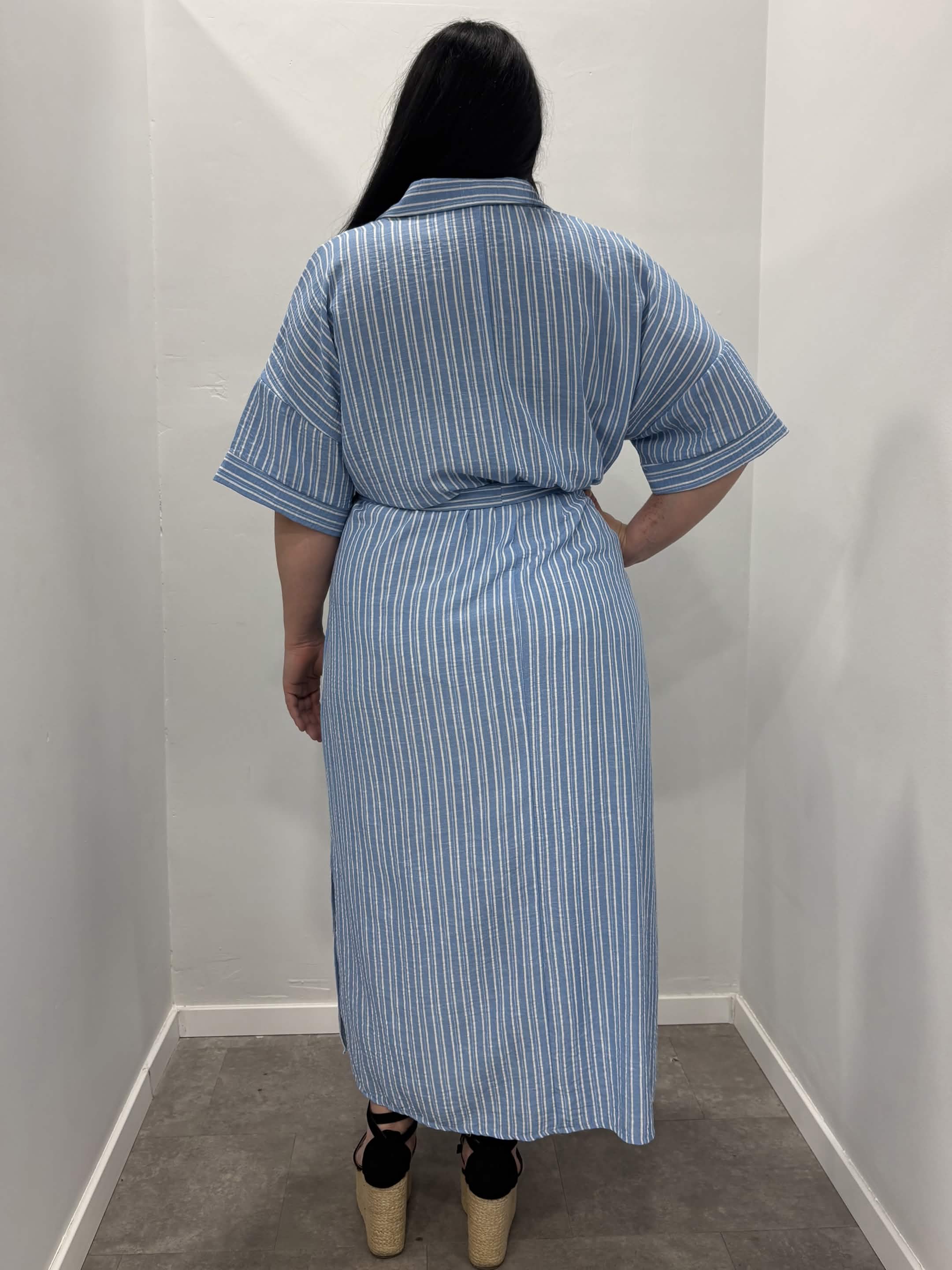 Short-sleeved blue long striped collared dress