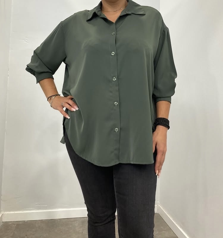Long-sleeved plain shirt