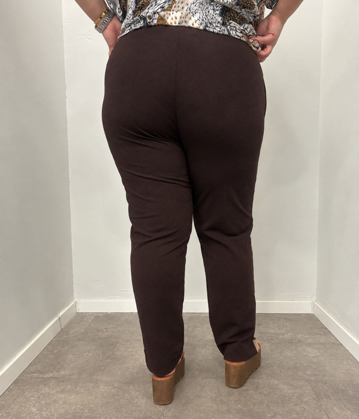 Σκούμπα κρεπ ίσιο παντελόνι με σκίσιμο στο πλάι